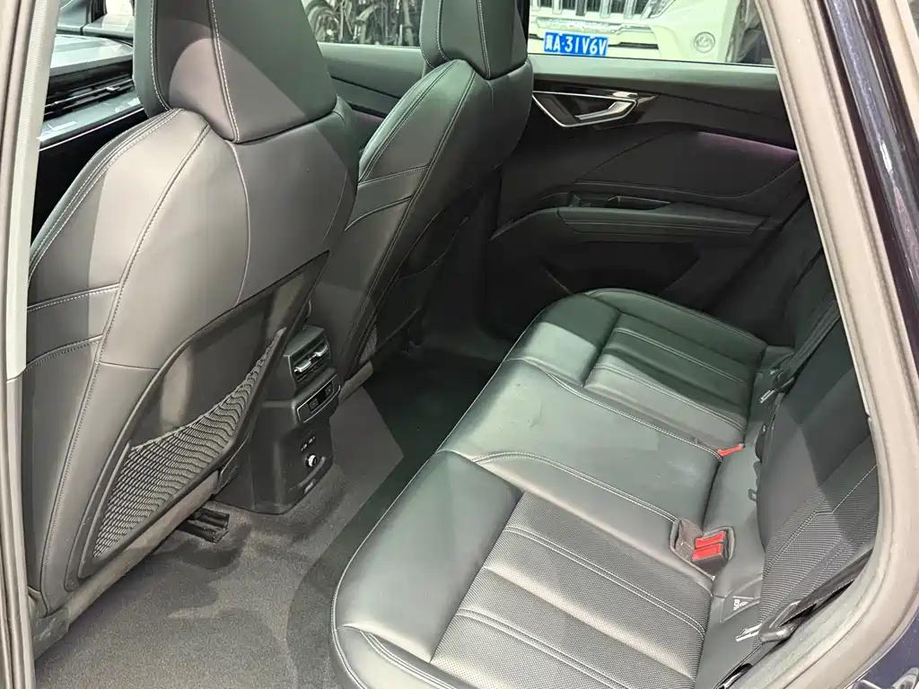Audi Q4 e-tron — миниатюра 14