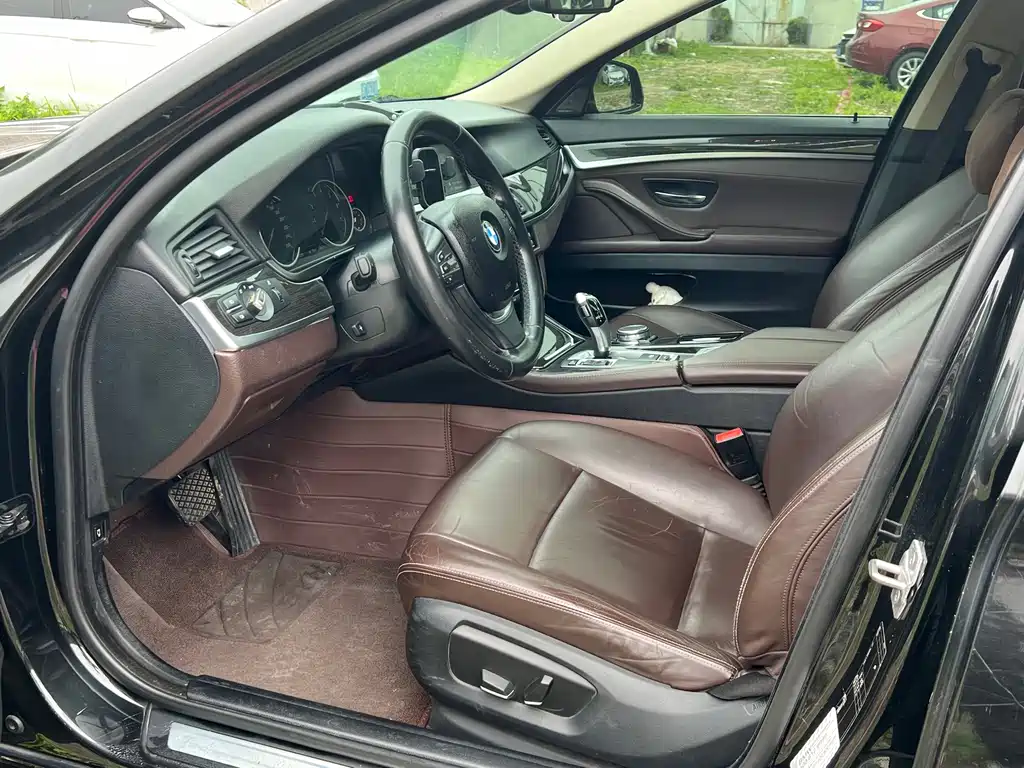 BMW 5 Series — миниатюра 11