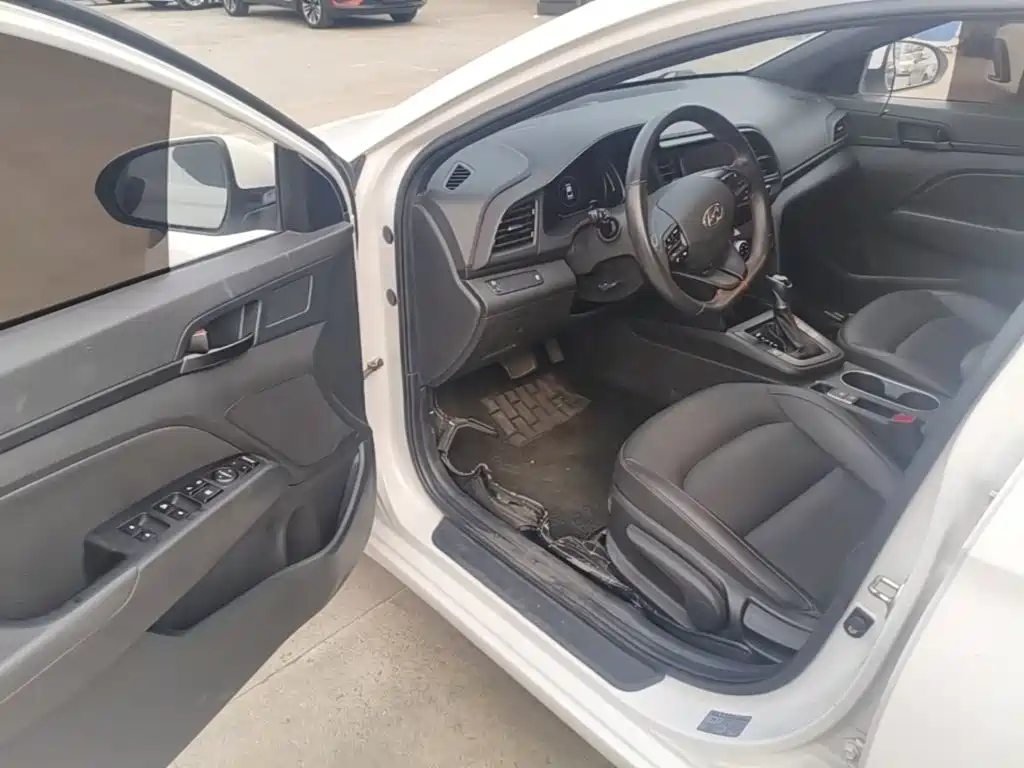 Hyundai Elantra — миниатюра 16