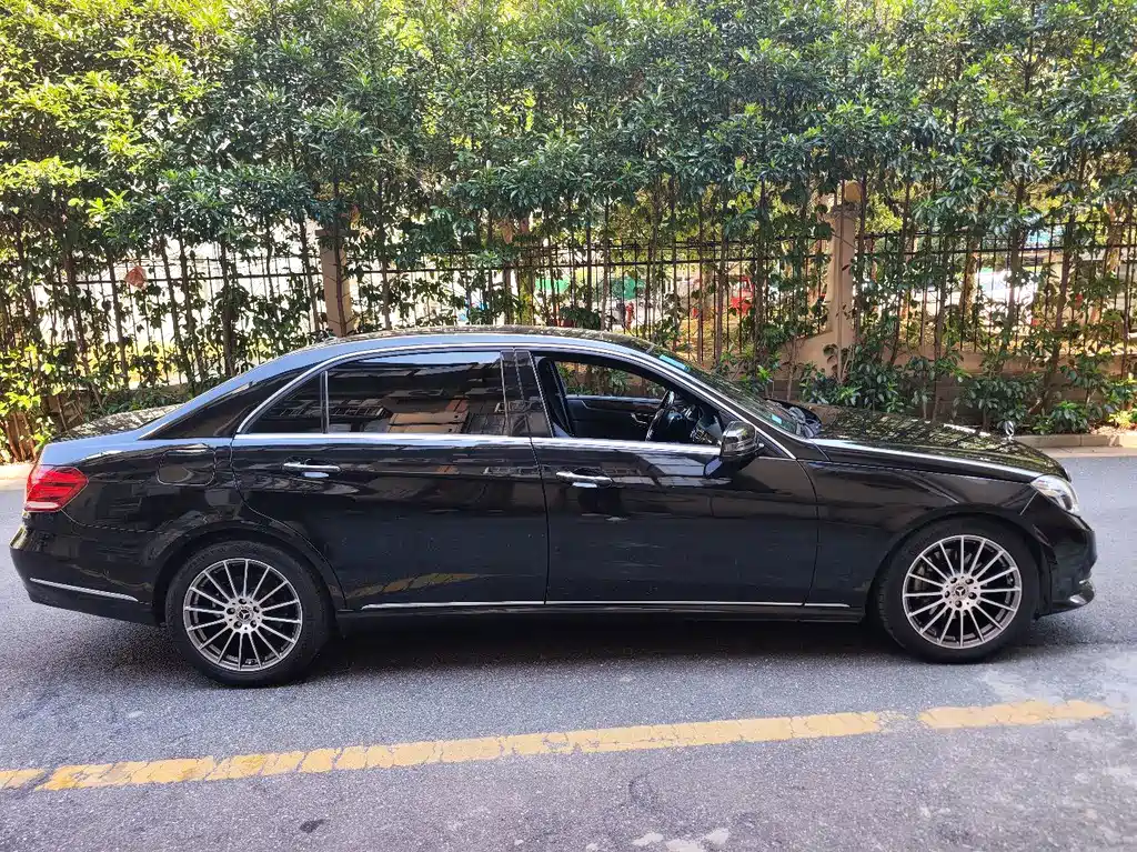 Mercedes-Benz E-Class — миниатюра 6