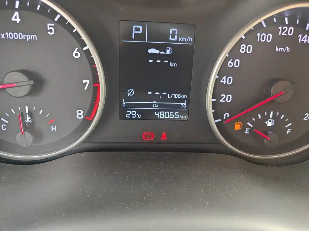 Hyundai Elantra — миниатюра 8