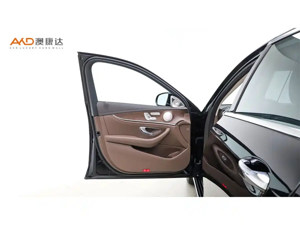 Mercedes-Benz E-Class — миниатюра 10