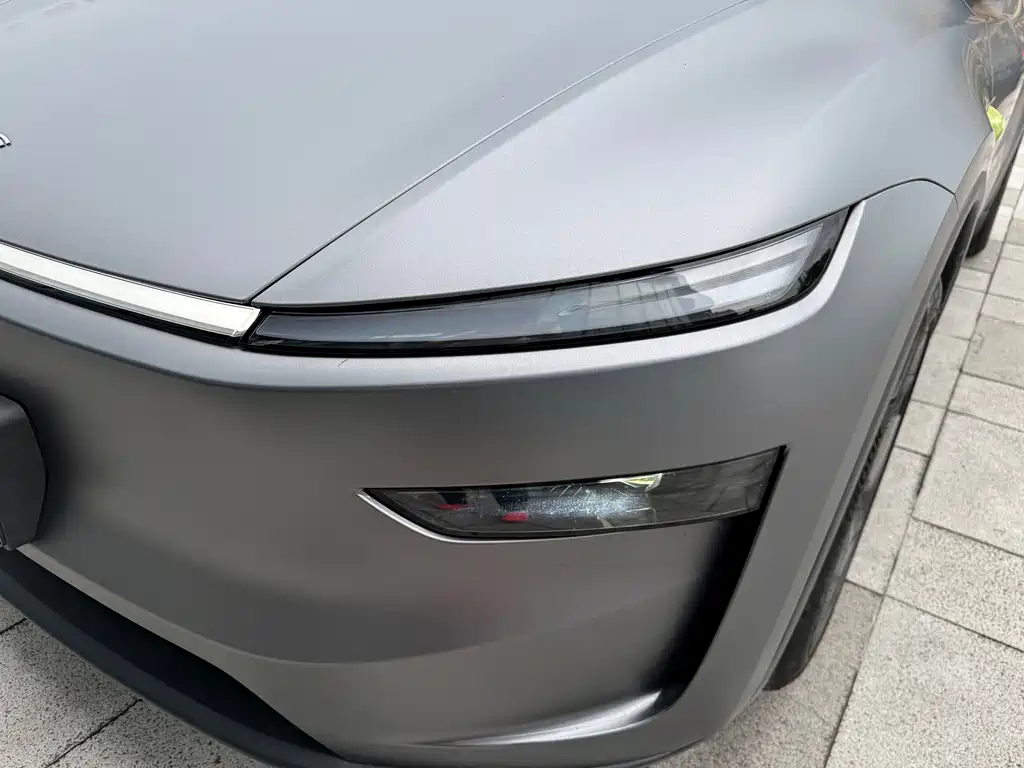 Tesla Model Y — миниатюра 9