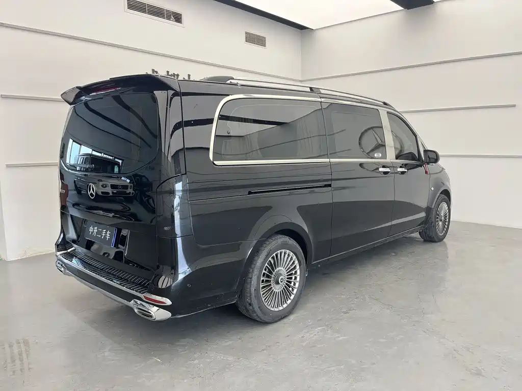 Mercedes-Benz Vito 2023 2.0T 7 мест