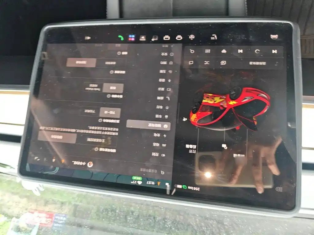 Tesla Model 3 — миниатюра 19