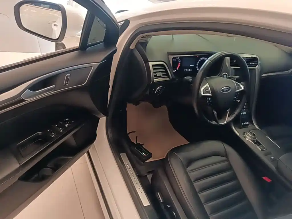 Ford Mondeo — миниатюра 16