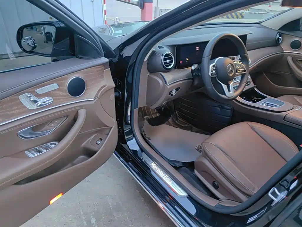 Mercedes-Benz E-Class — миниатюра 16