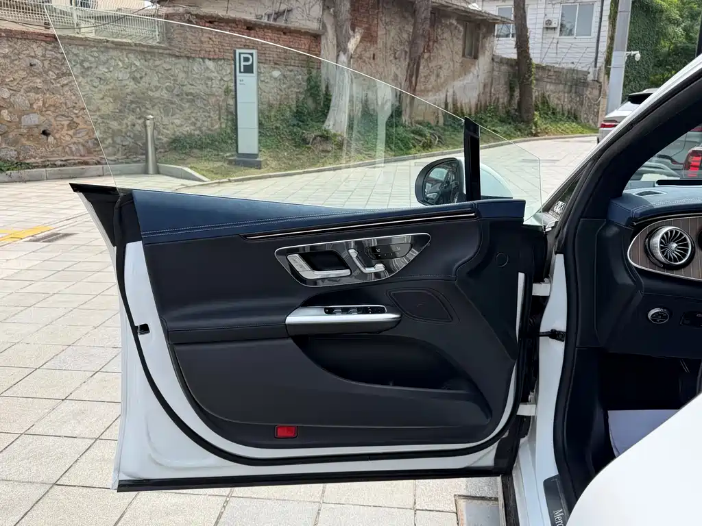 Mercedes-Benz EQE 2025 500 4MATIC Luxury
