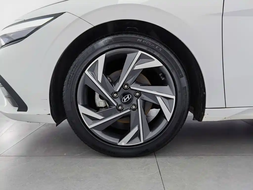 Hyundai Elantra — миниатюра 17