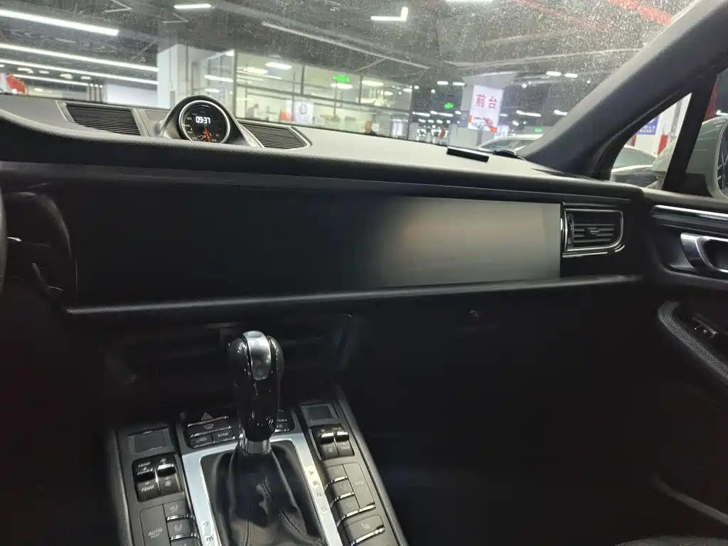 Porsche Macan — миниатюра 9