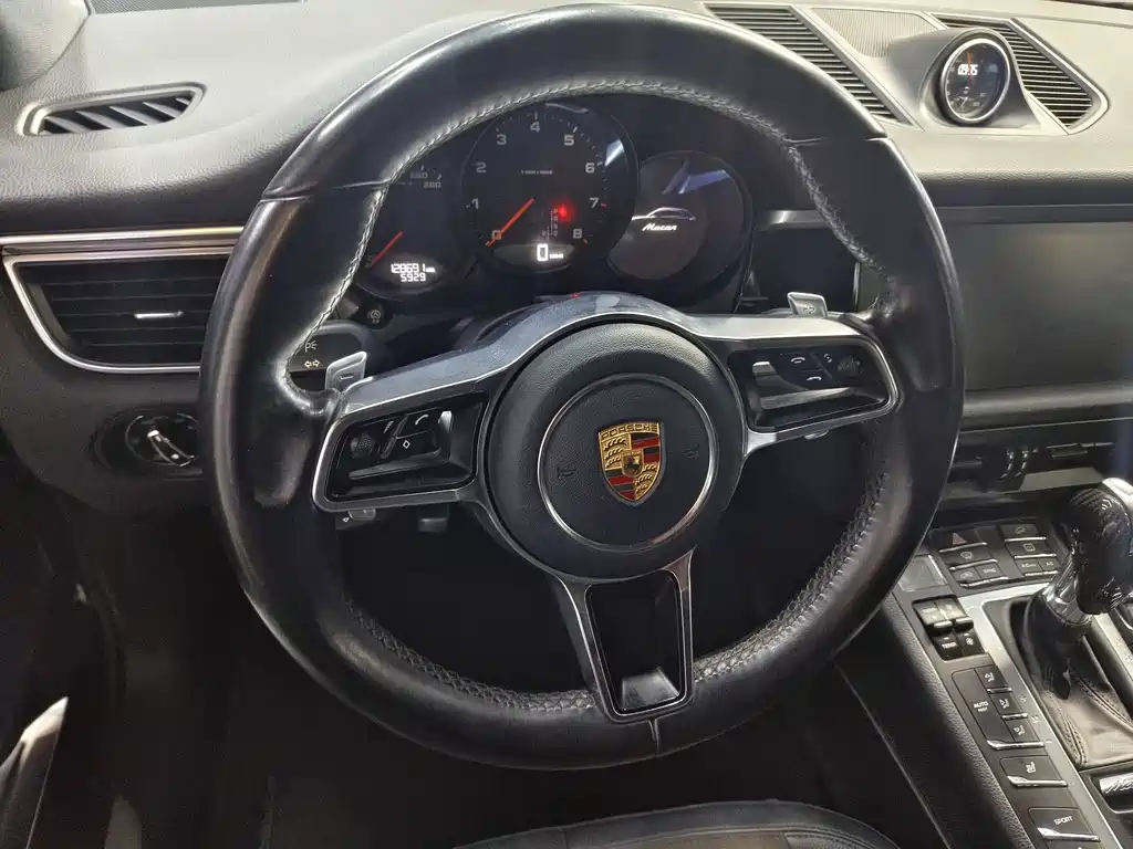 Porsche Macan — миниатюра 5