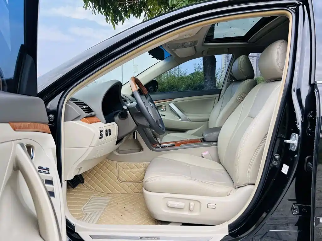 Toyota Camry — миниатюра 4