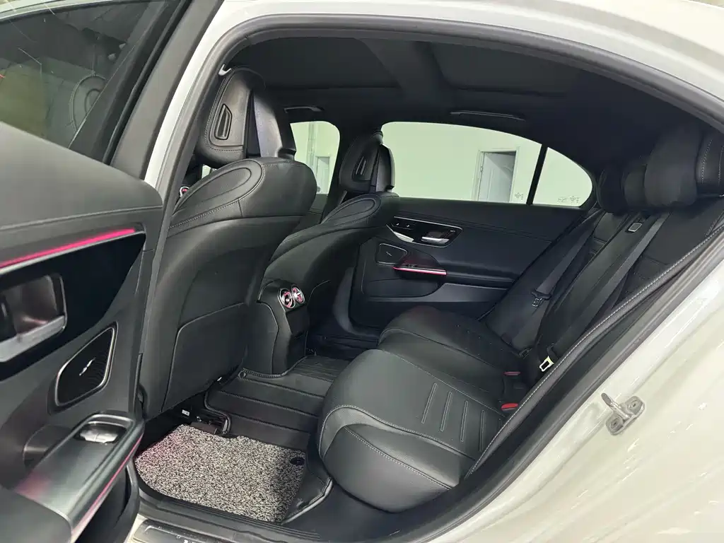 Mercedes-Benz C-Class — миниатюра 6