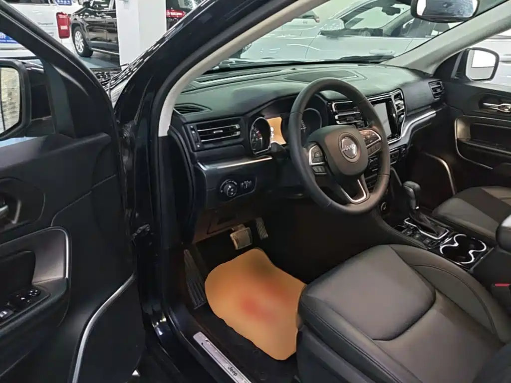 Jeep Grand Commander — миниатюра 16