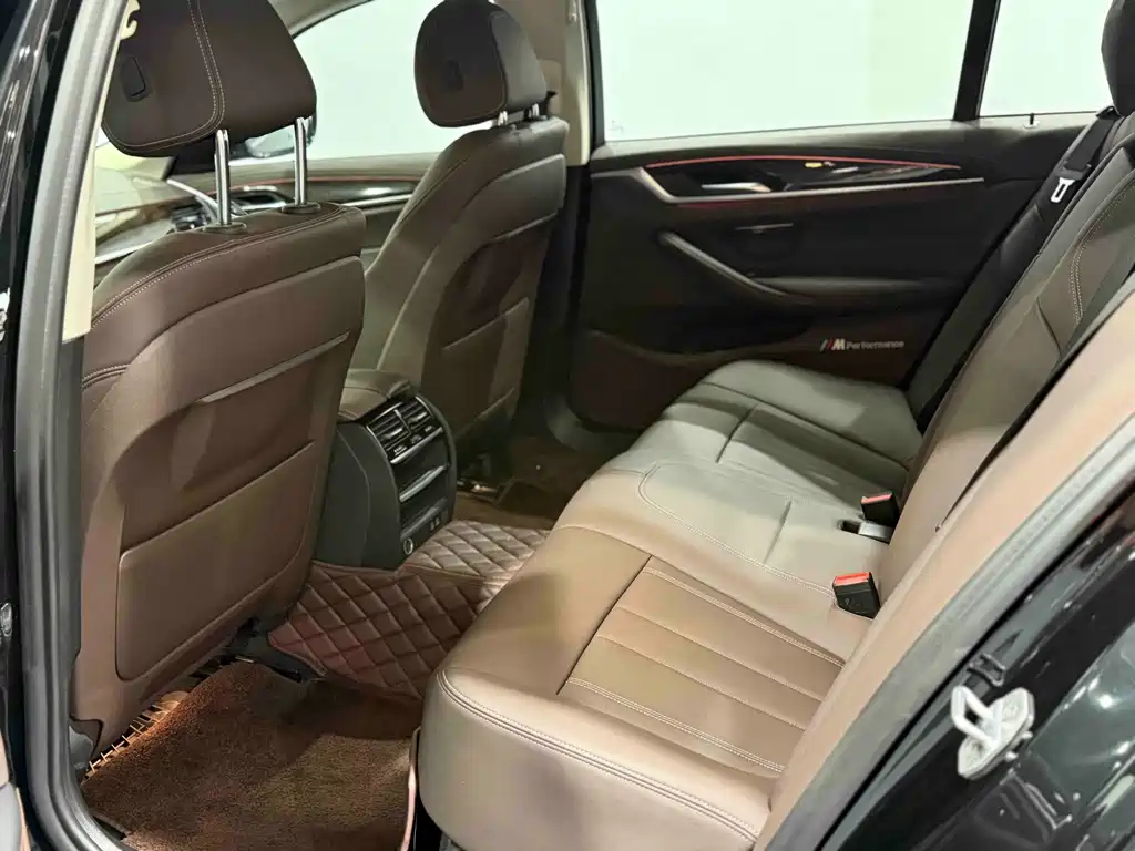 BMW 5 Series — миниатюра 6