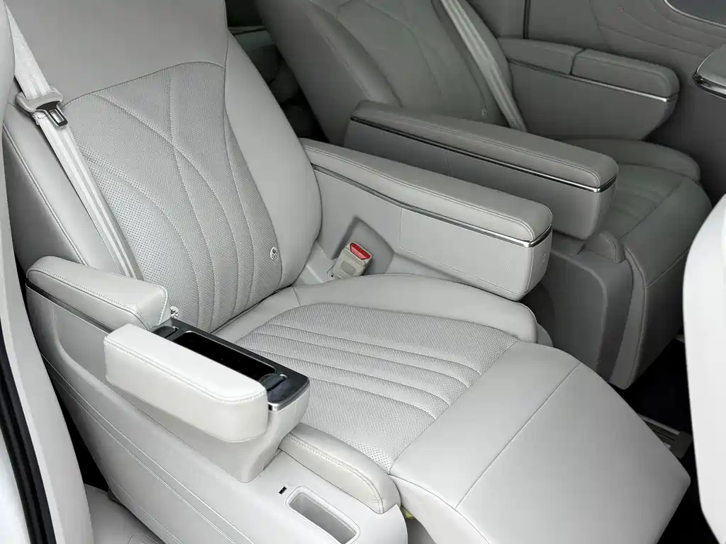 Roewe iMAX8 New Energy — миниатюра 19