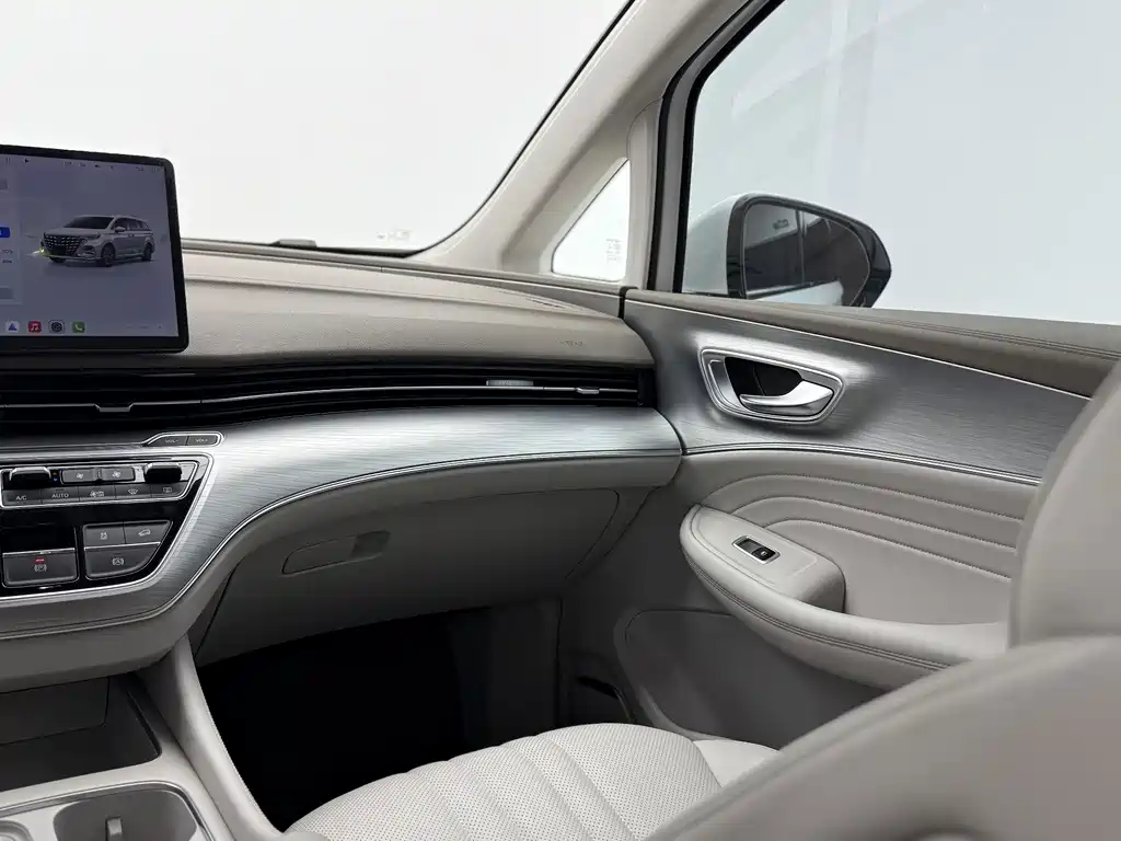 Roewe iMAX8 New Energy — миниатюра 13