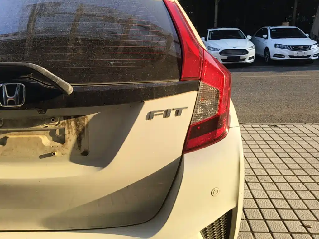 Honda Fit — миниатюра 8