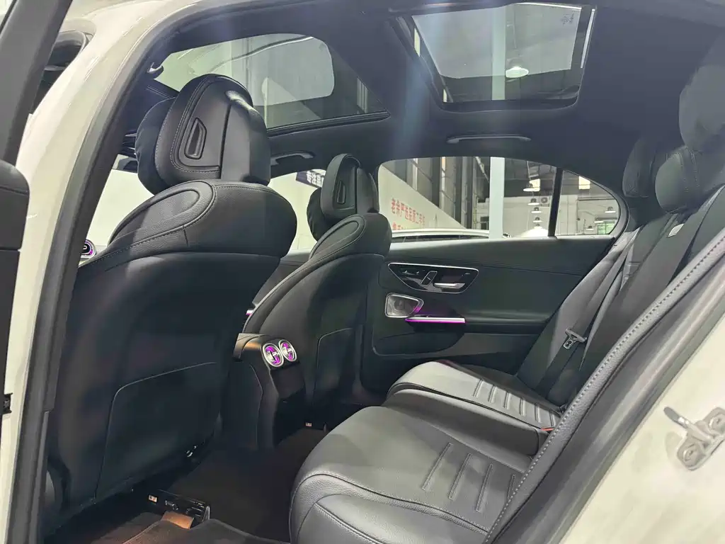Mercedes-Benz C-Class — миниатюра 6
