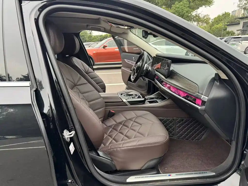 BMW 7 Series — миниатюра 3