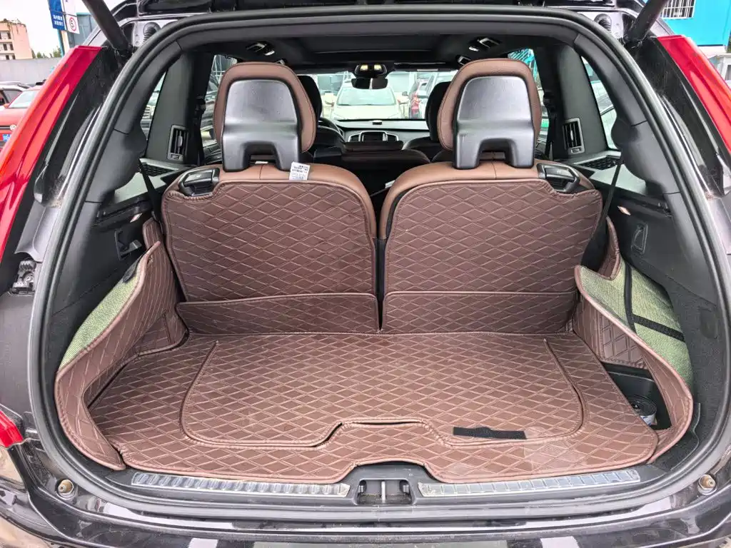 Volvo XC90 — миниатюра 6