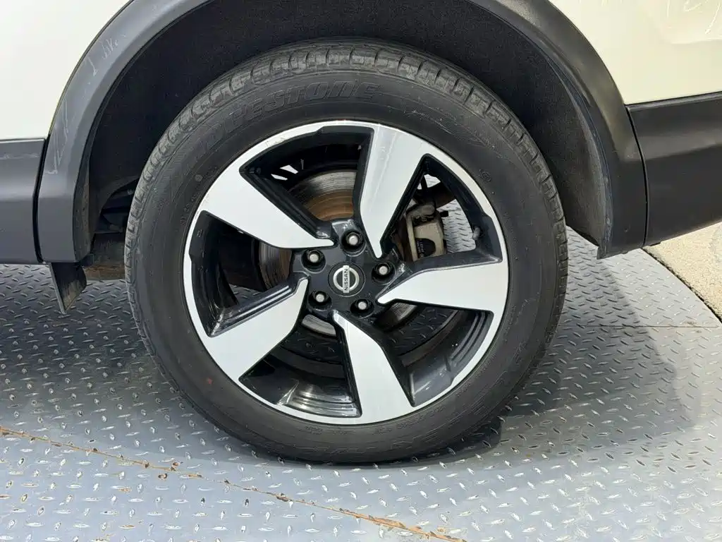 Nissan Qashqai — миниатюра 11