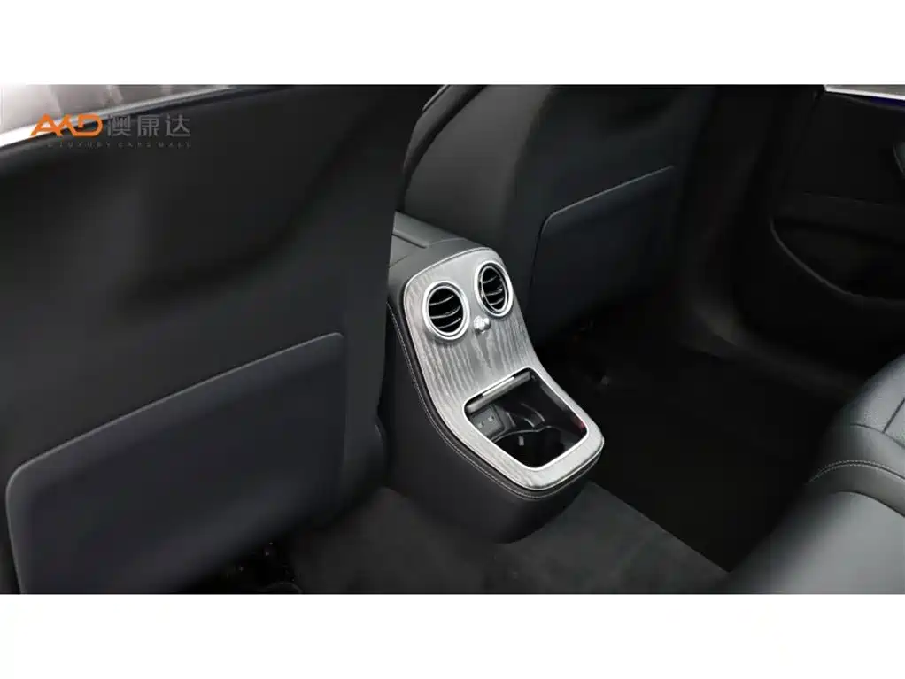 Mercedes-Benz E-Class — миниатюра 9