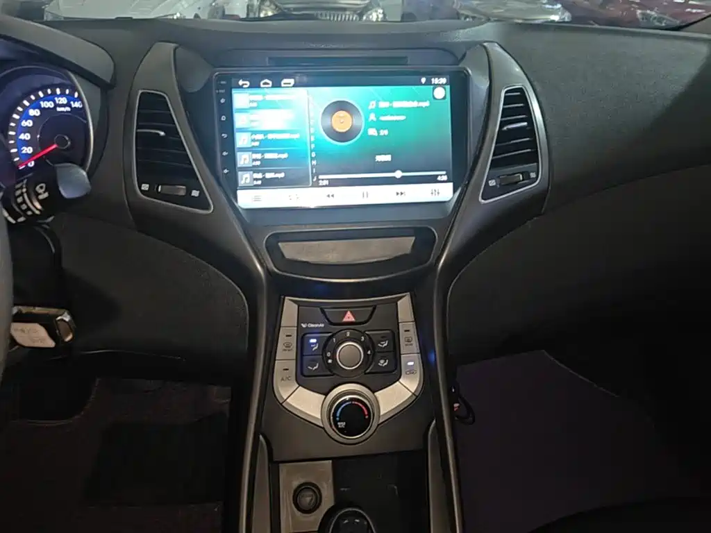 Hyundai Elantra Langdong — миниатюра 13