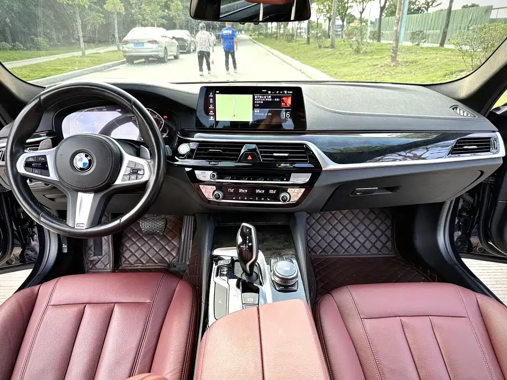 BMW 5 Series — миниатюра 10