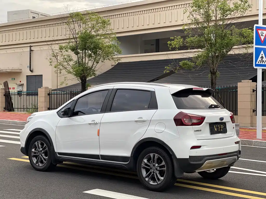 Geely Vision X3 — миниатюра 7