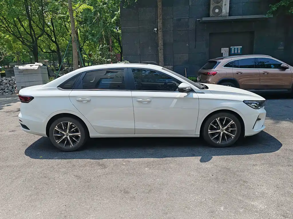 Geely Emgrand — миниатюра 4