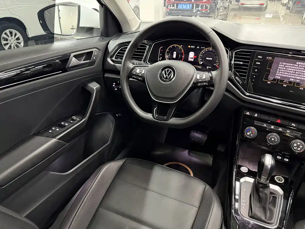 Volkswagen T-Roc — миниатюра 11