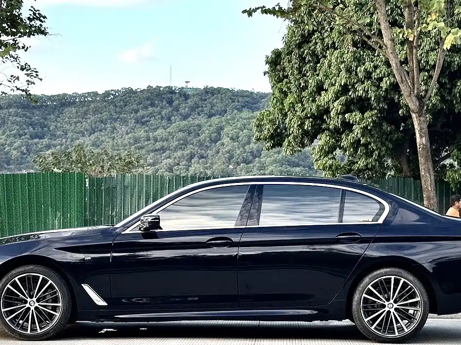 BMW 5 Series — миниатюра 4