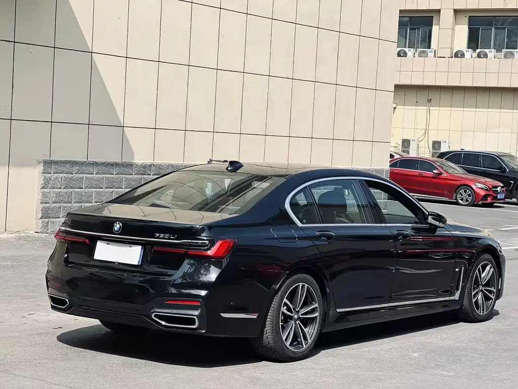 BMW 7 Series — миниатюра 9