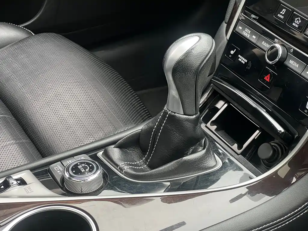 Infiniti Q50L 2.0T Luxury Sport Edition, фото 37