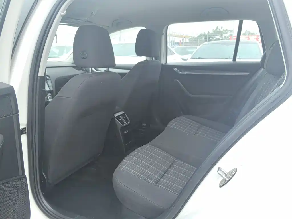 Skoda Octavia — миниатюра 10
