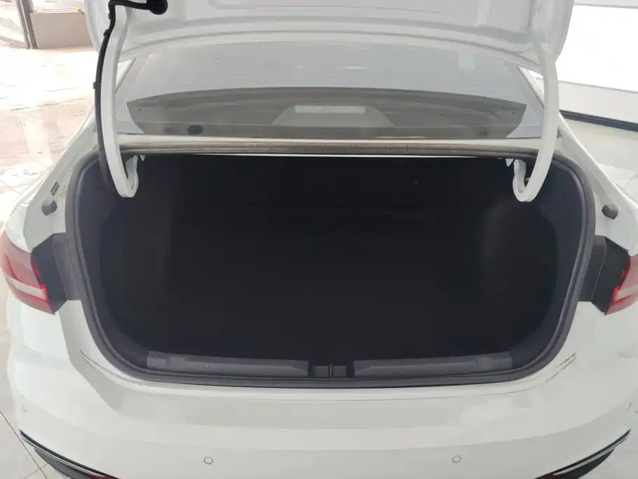 Volkswagen Lavida — миниатюра 4