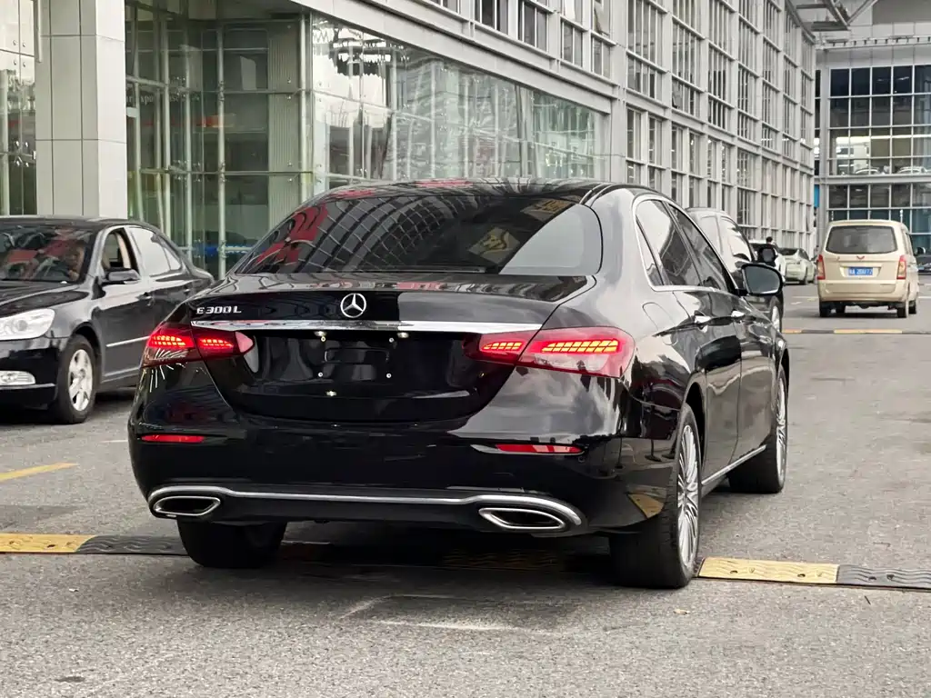 Mercedes-Benz E-Class — миниатюра 6