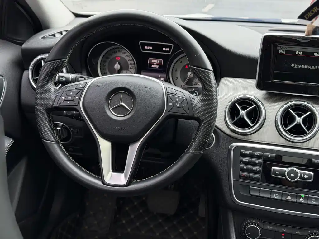 Mercedes-Benz GLA — миниатюра 8