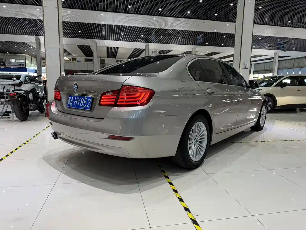 BMW 5 Series — миниатюра 9