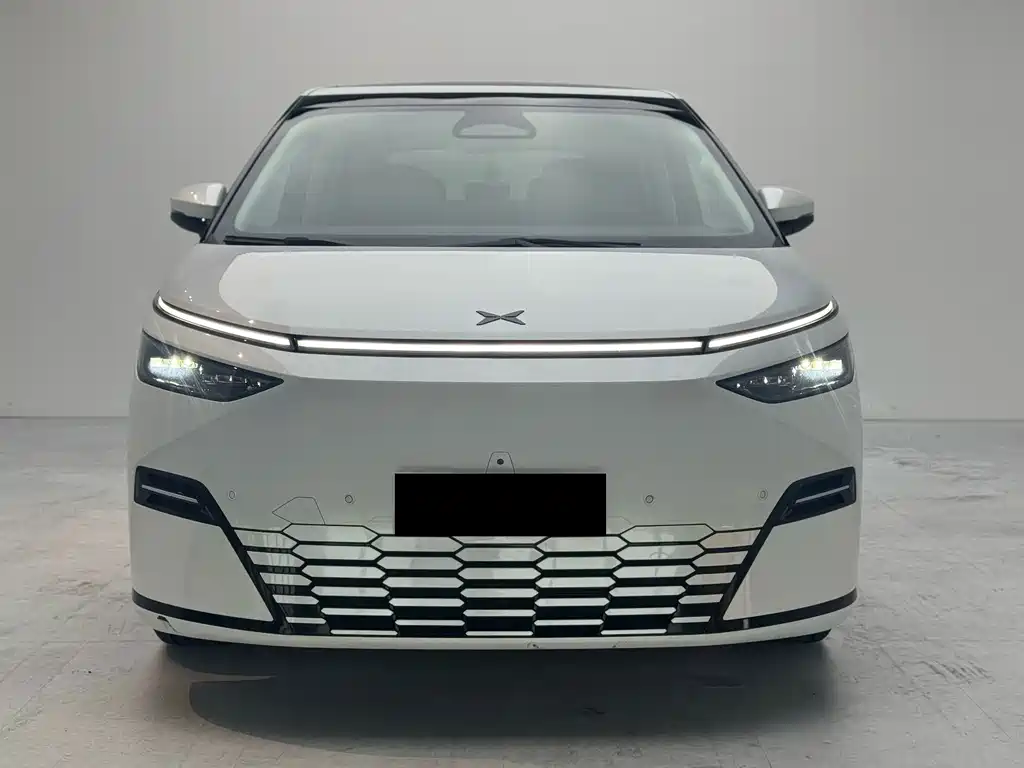 XPeng X9 — миниатюра 2