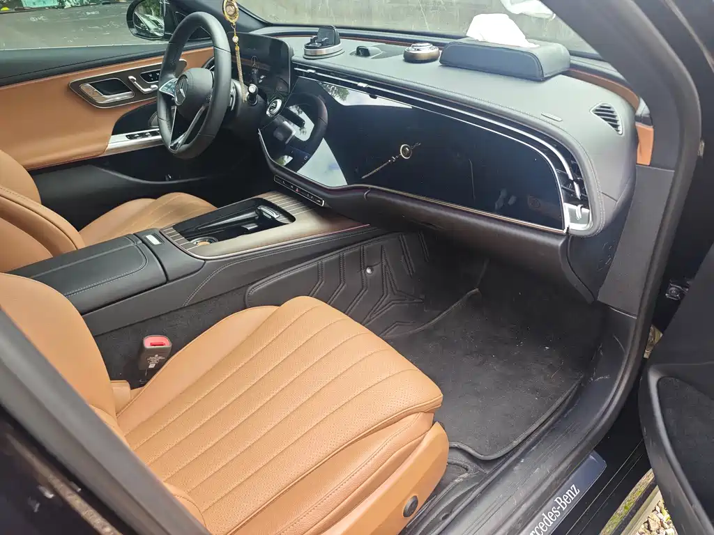 Mercedes-Benz E-Class — миниатюра 10