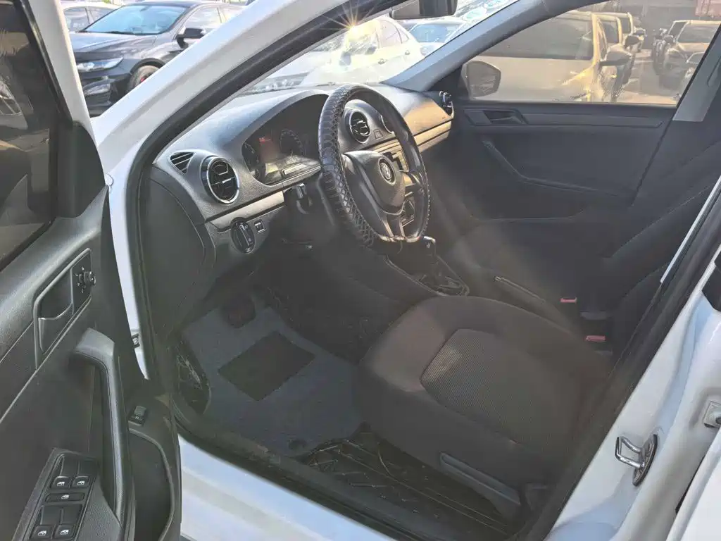 Volkswagen Jetta — миниатюра 9