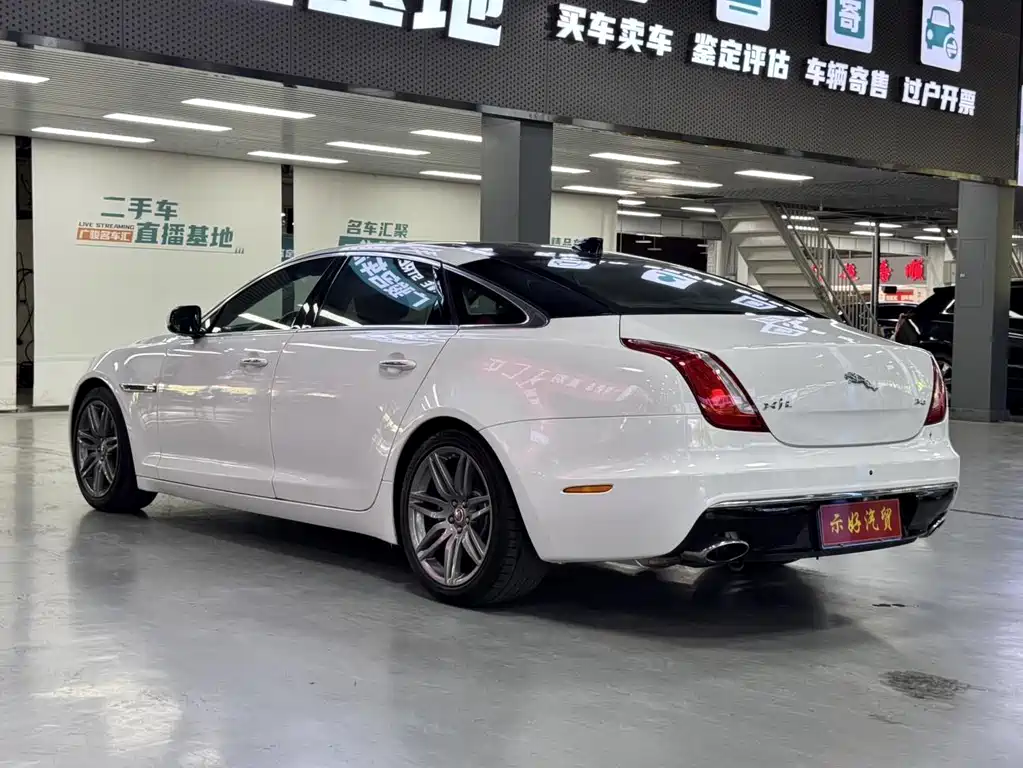 JAGUAR XJ