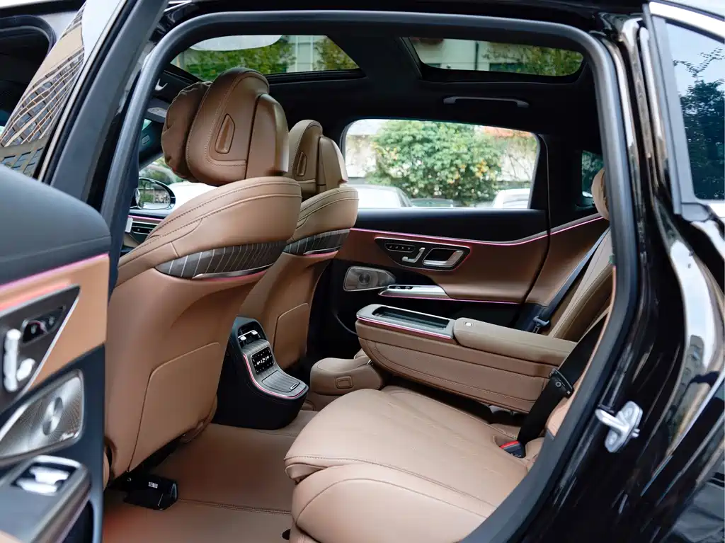 Mercedes-Benz E-Class — миниатюра 12