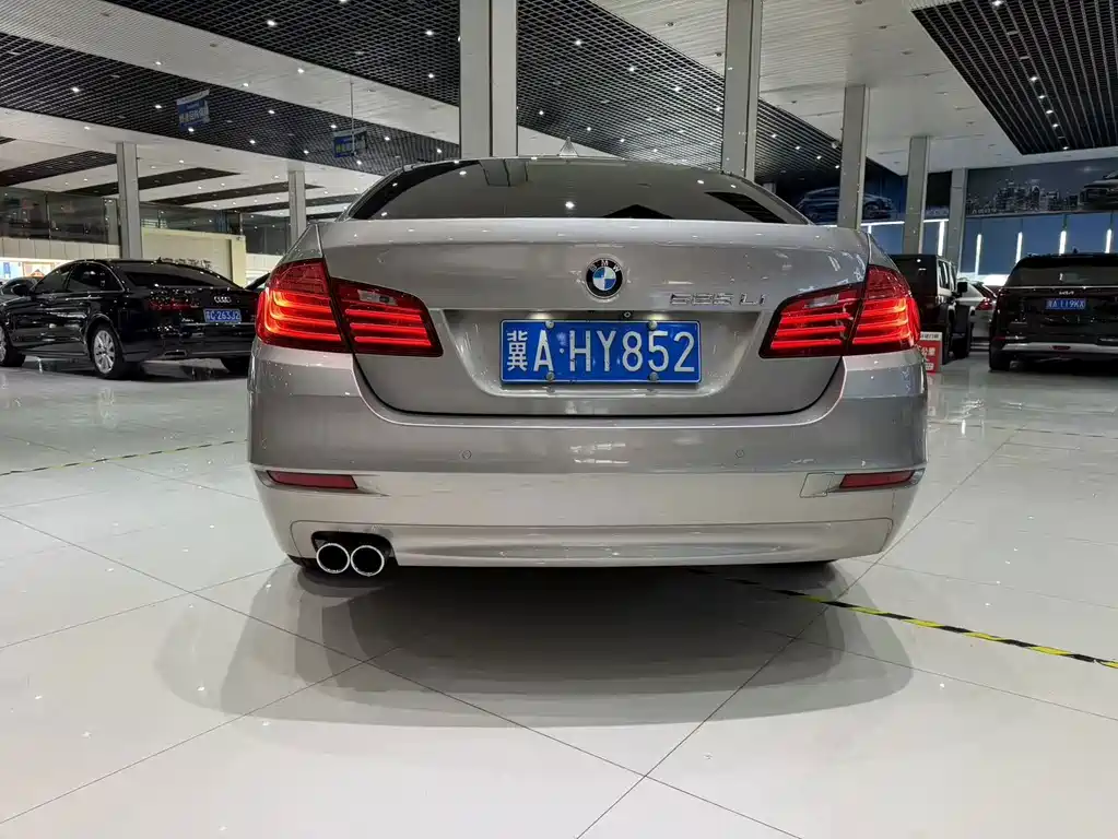BMW 5 Series — миниатюра 11