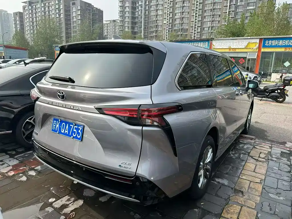 Toyota Sienna 2024 2.5L Luxury
