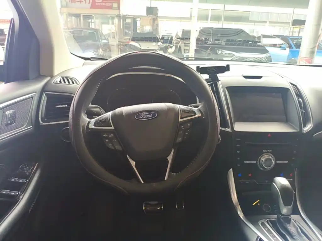 Ford Edge — миниатюра 11