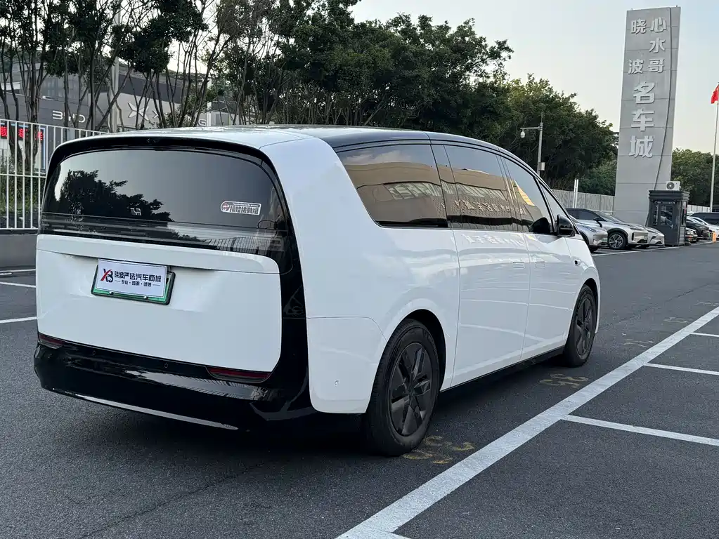 Li Auto Li MEGA — миниатюра 10