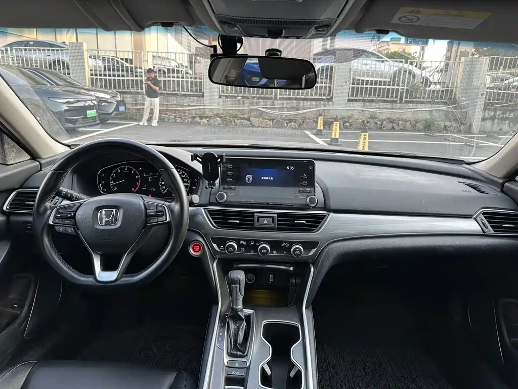 Honda Accord — миниатюра 9